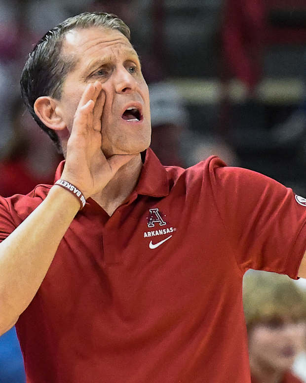 Razorbacks coach Eric Musselman on sidelines against Kentucky